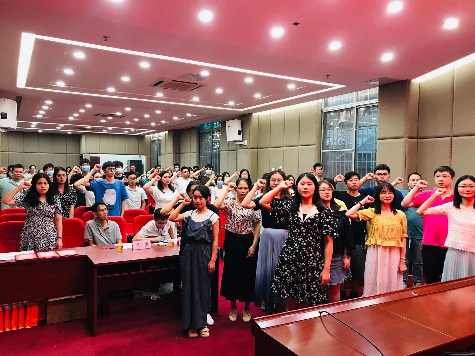 白云山威尼斯9499公司团委举行“重温革命历史·传承斗争精神”主题团日活动暨五四表扬及超龄团员离团仪式