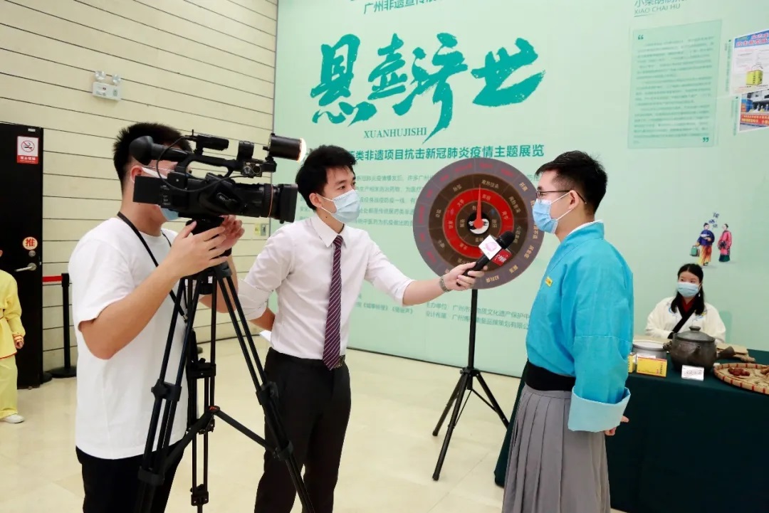 非遗日悬壶济世论抗疫，，，，，，，小柴胡直播首秀放色泽！