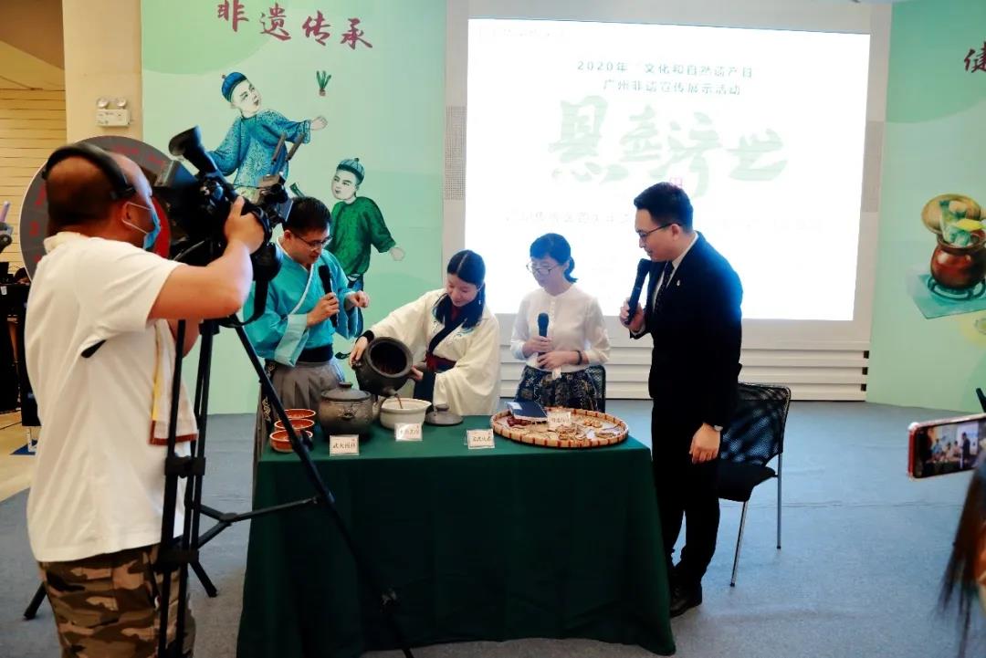 非遗日悬壶济世论抗疫，，，，，，，小柴胡直播首秀放色泽！