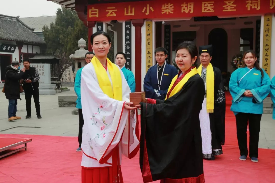 再起中医药，，，，，，，广药先行者——白云山小柴胡在南阳医圣祠举行盛大归宗仪式