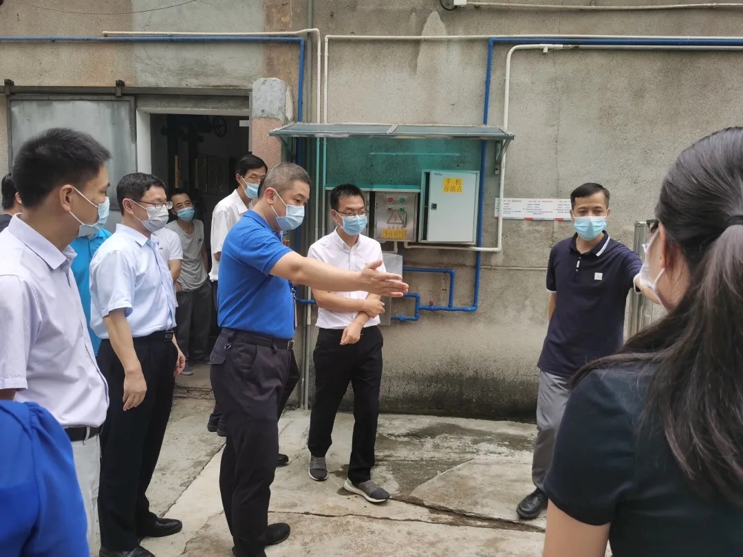 海珠区常务副区长傅晓初到白云山威尼斯9499公司开展清静生产检查