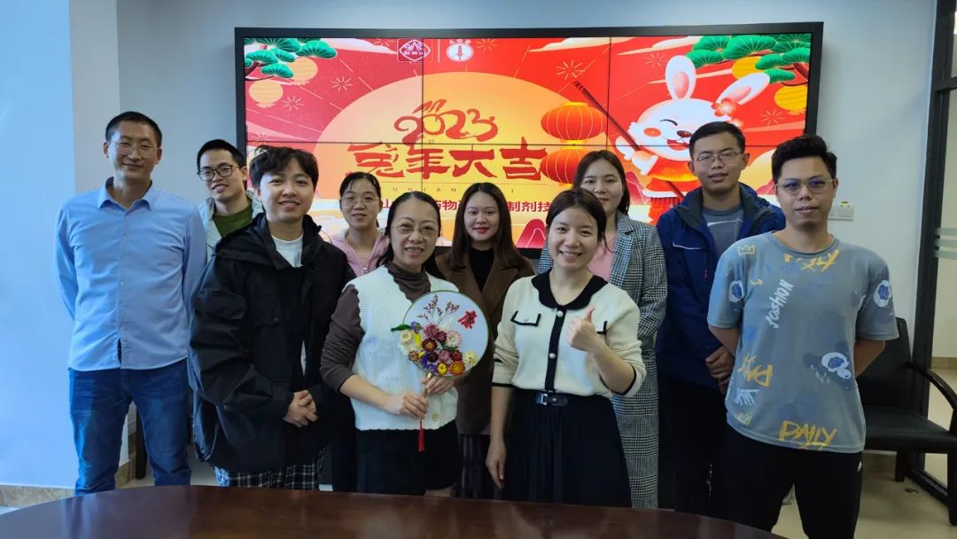 白云山威尼斯9499公司举行“古韵迎元宵 团扇话清廉”主题活动