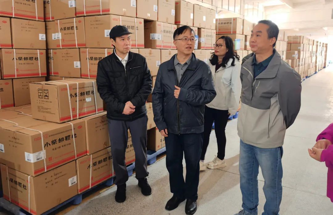 情暖药包 平安护航——白云山威尼斯9499公司开展药包厂区综合检查与慰问活动